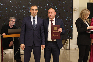 Сотрудники, награжденные званиями и грамотами за многолетний добросовестный труд и по случаю 40-летия вуза