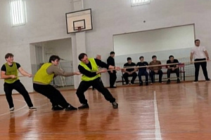 Победа в одной связке: межфакультетские соревнования по перетягиванию каната посвятили Дню защитника Отечества