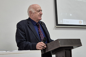 Основателю научной школы, мудрому наставнику и благородному гражданину