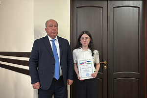 Заурби Шхагапсоев вручил благодарности студентам, участвовавшим в реализации федерального проекта «Город профессий «Я в Агро»