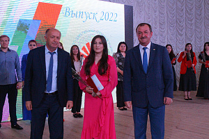 Состоялась торжественная церемония вручения красных дипломов
