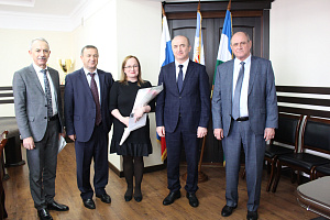 Аслан Апажев поздравил женщин Кабардино-Балкарского ГАУ от имени врио Главы КБР Казбека Кокова