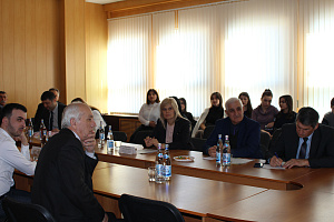 На факультете экономики и управления обсудили стратегии взаимодействия науки и бизнеса