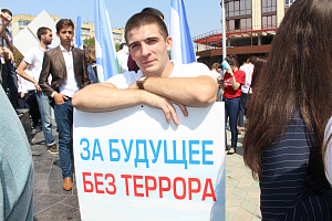 Студенты и преподаватели Кабардино-Балкарского ГАУ во главе с ректором Асланом Апажевым выразили свою гражданскую позицию, выступив против терроризма