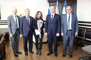 Аслан Апажев поздравил женщин Кабардино-Балкарского ГАУ от имени врио Главы КБР Казбека Кокова