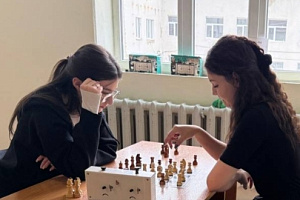 Студентки блеснули в шахматном турнире, посвящённом Дню Конституции