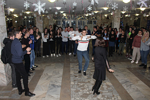 Студенты отметили приближение Нового года