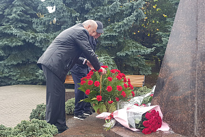К памятнику В.М. Кокову возложили цветы