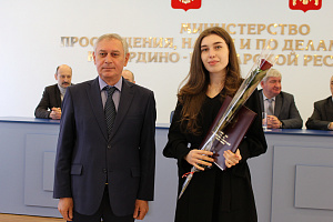 Стипендиатам Главы КБР вручили свидетельства