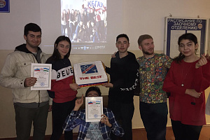 Победителям подарили торт с логотипом факультета