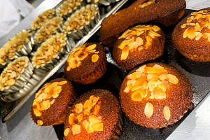 Будущие технологи общественного питания перешли от теории к созданию десертов ресторанного уровня