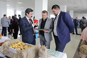 На площадке Агропромышленного бизнес-инкубатора прошли выставка и «круглый стол»