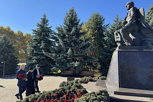 Почтили память
